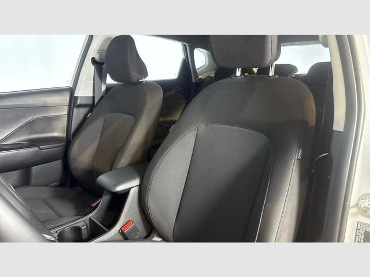 Hyundai Kona 1.6 GDI HEV Maxx DCT 104 kW (141 CV)