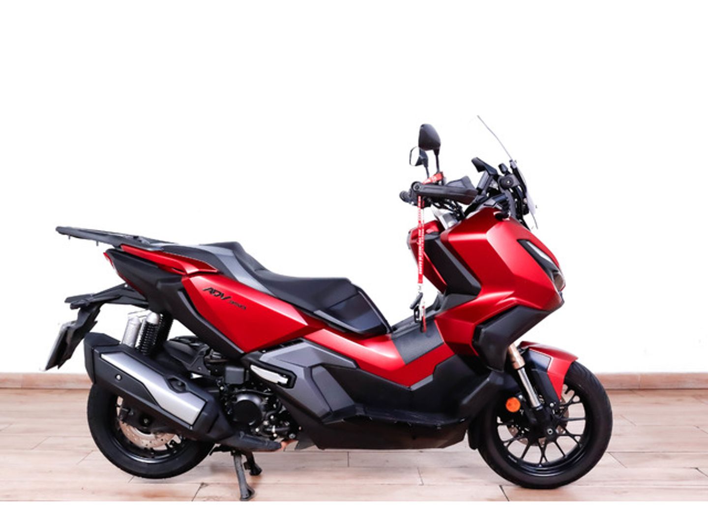 Honda ADV350 Rojo Motorcycle