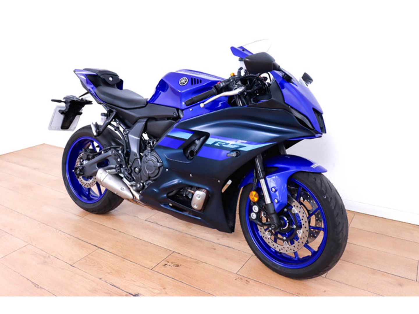YAMAHA R7