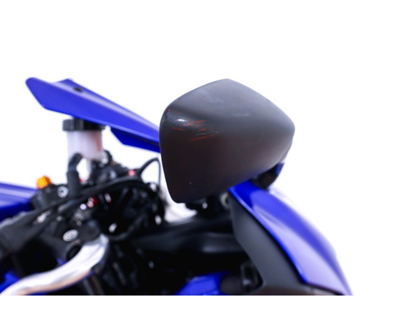YAMAHA R7