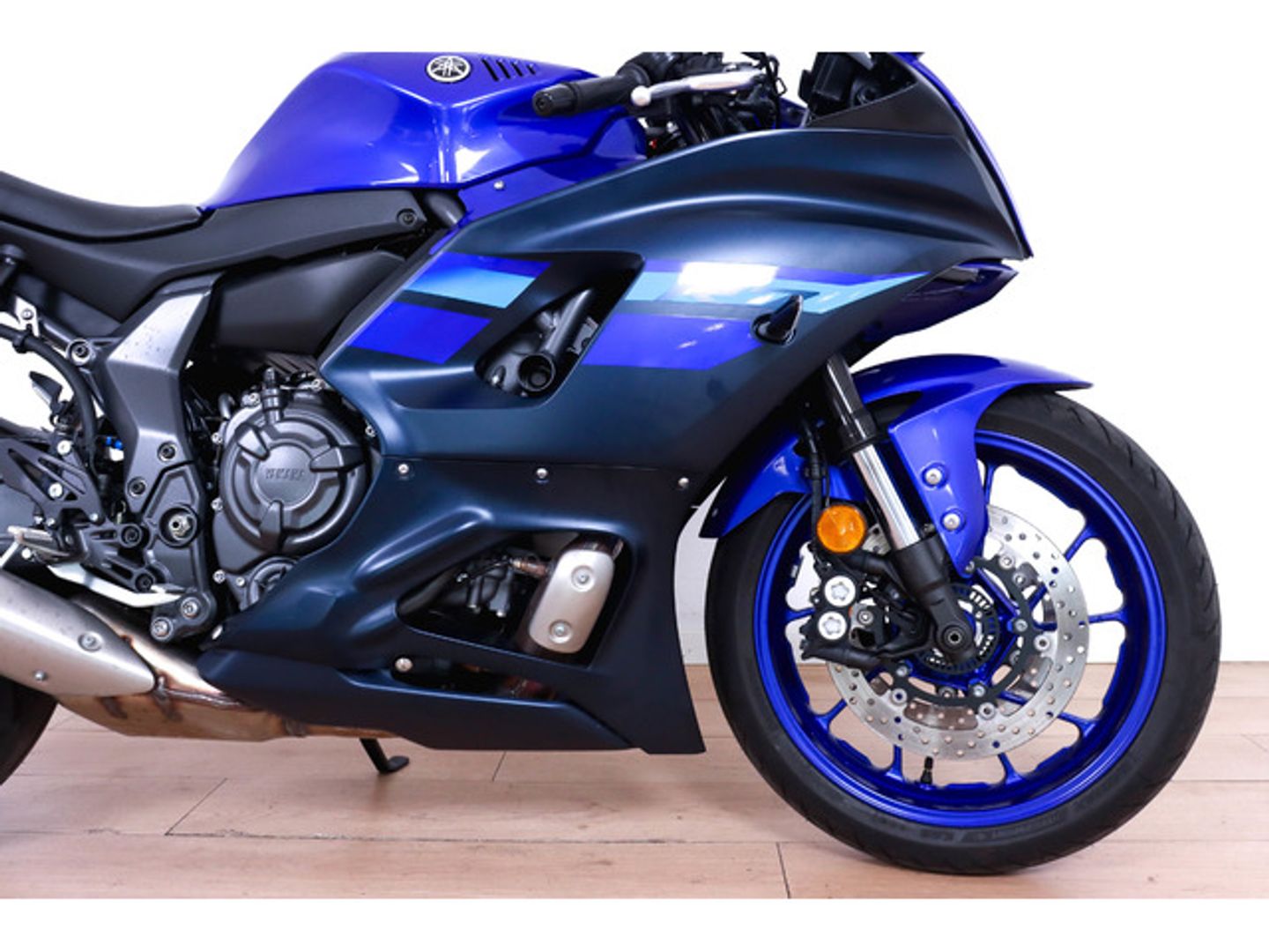 YAMAHA R7