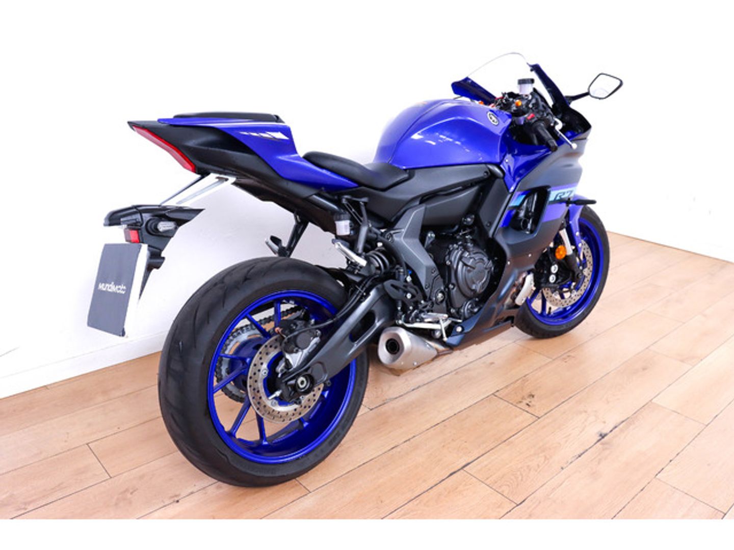 YAMAHA R7