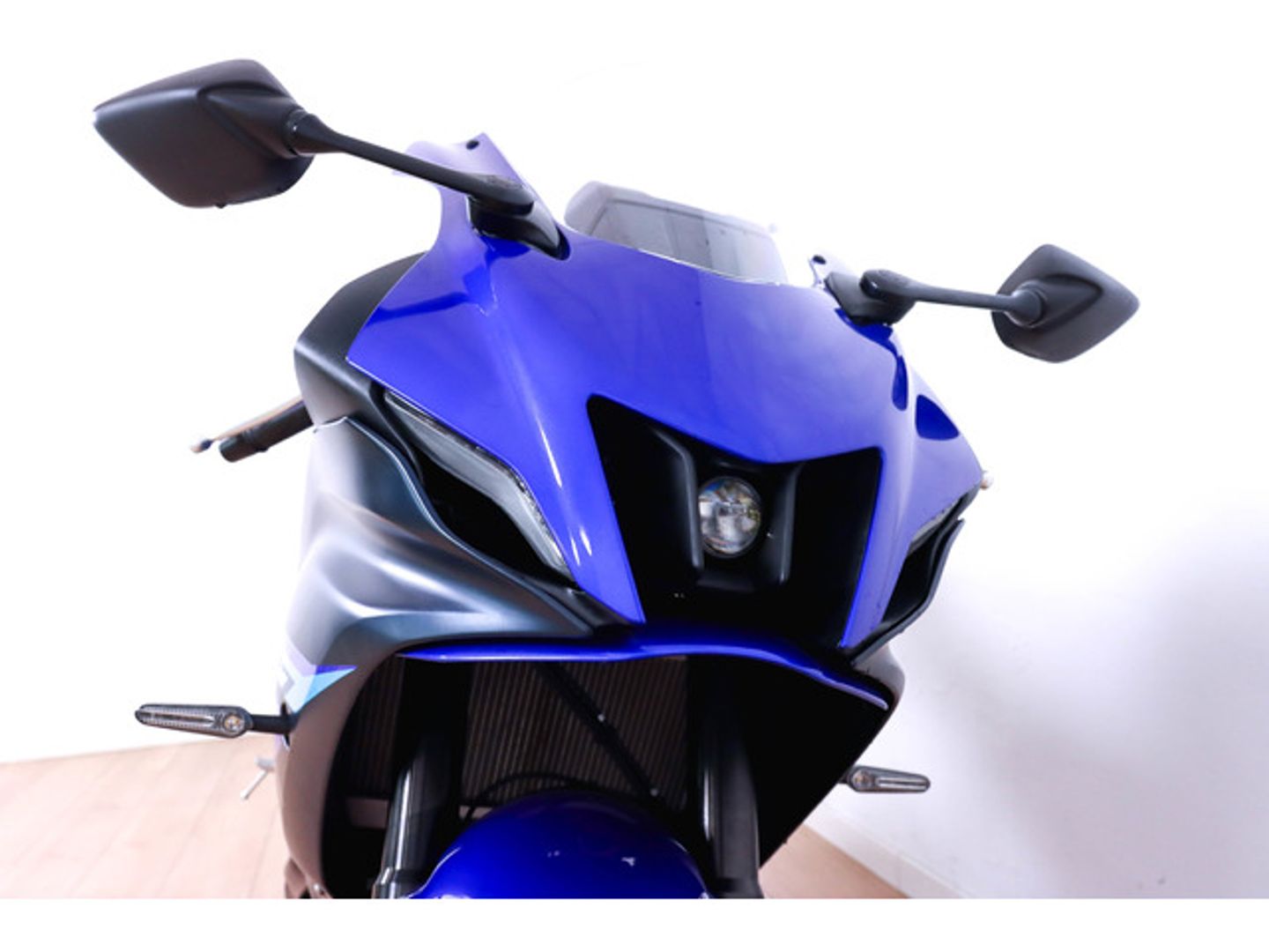 YAMAHA R7