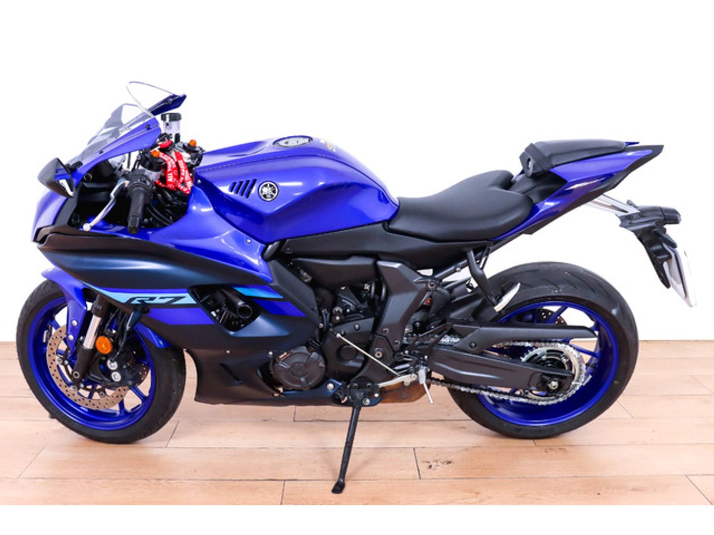 YAMAHA R7