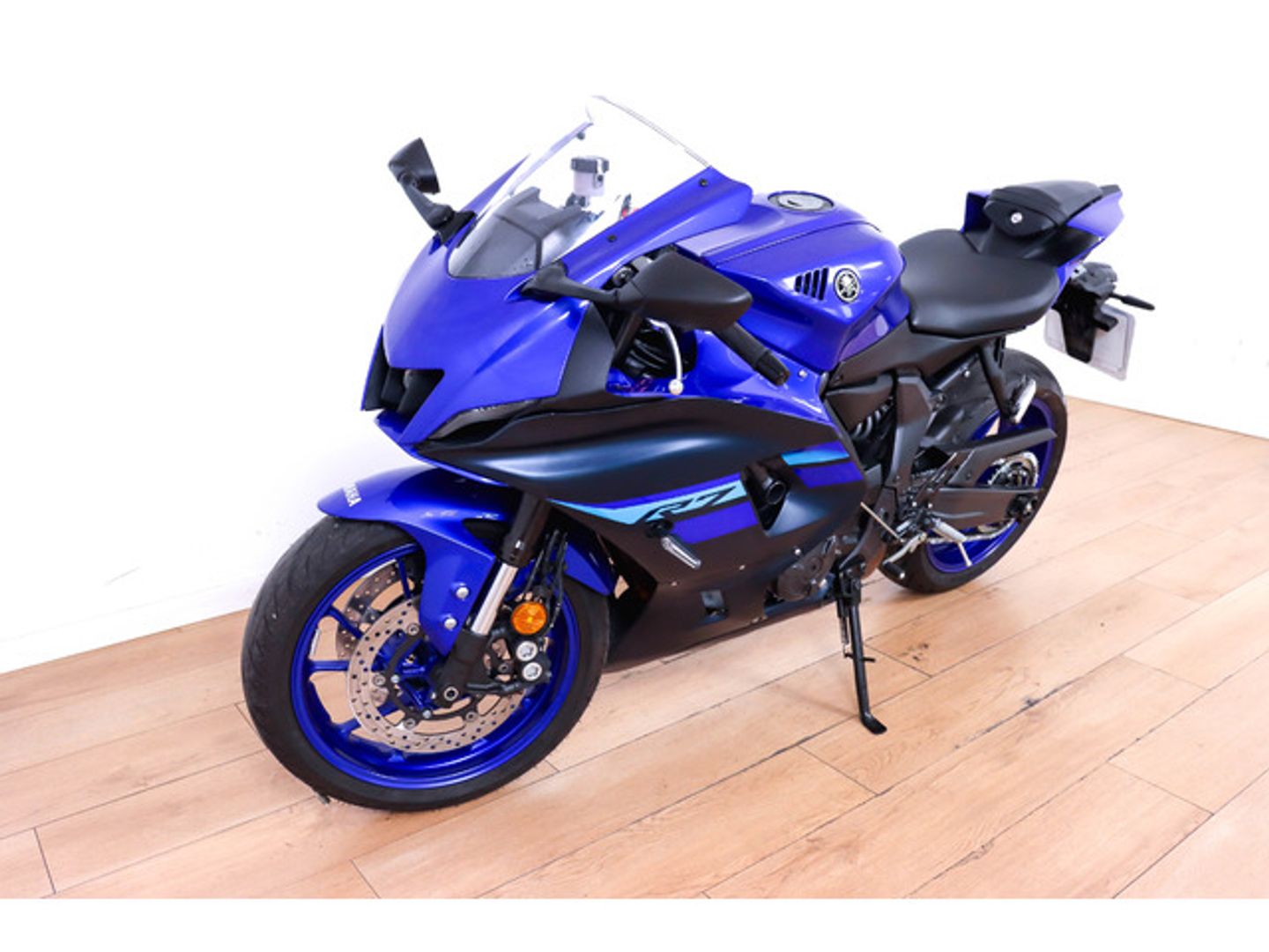 YAMAHA R7