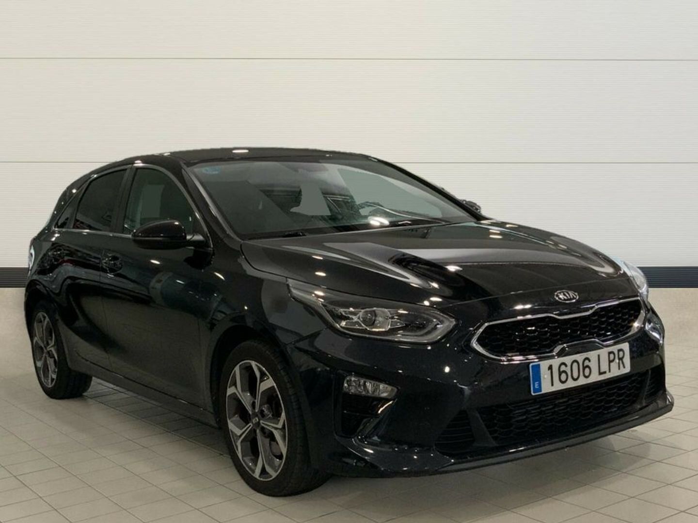 Kia Ceed 1.6 MHEV Tech DCT 100 kW (136 CV) Negro Sedan