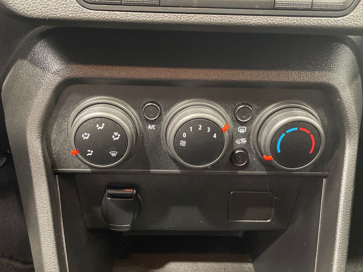 Dacia Sandero Essential SCe 49 kW (67 CV)