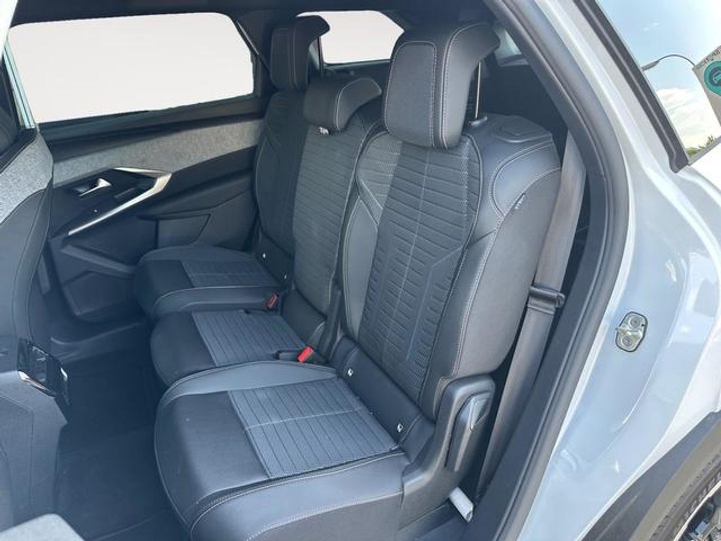 Peugeot 5008 Hybrid 1.2 Allure eDCS6 100 kW (136 CV)