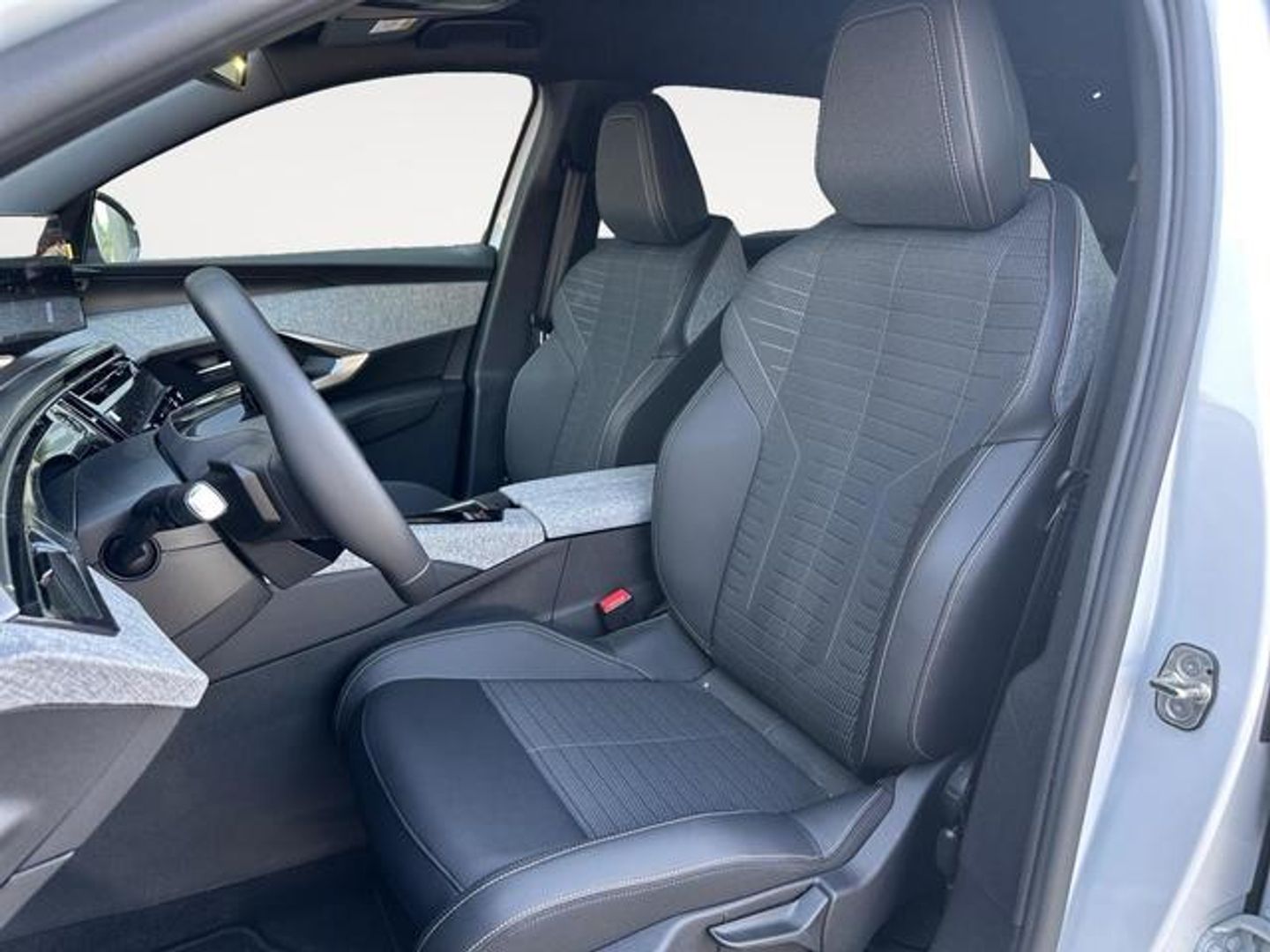 Peugeot 5008 Hybrid 1.2 Allure eDCS6 100 kW (136 CV)