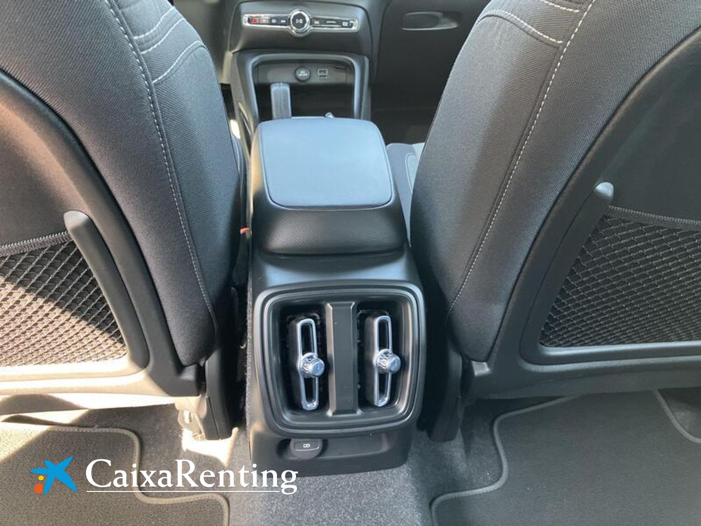 Volvo XC40 T2 Momentum Pro Auto 95 kW (129 CV)