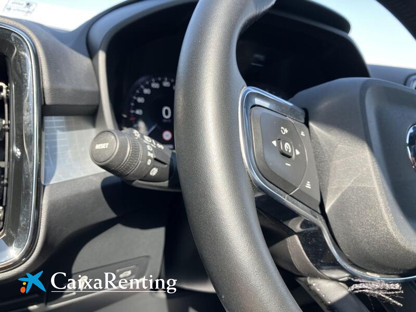 Volvo XC40 T2 Momentum Pro Auto 95 kW (129 CV)
