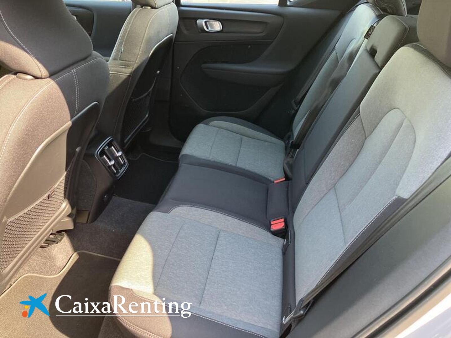 Volvo XC40 T2 Momentum Pro Auto 95 kW (129 CV)