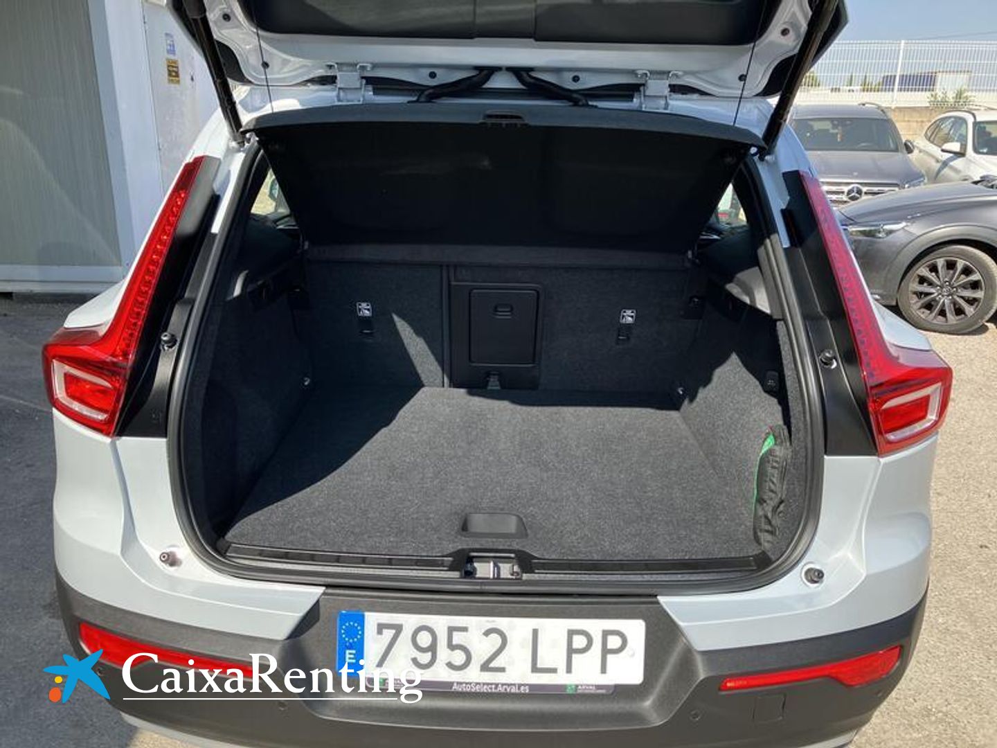 Volvo XC40 T2 Momentum Pro Auto 95 kW (129 CV)