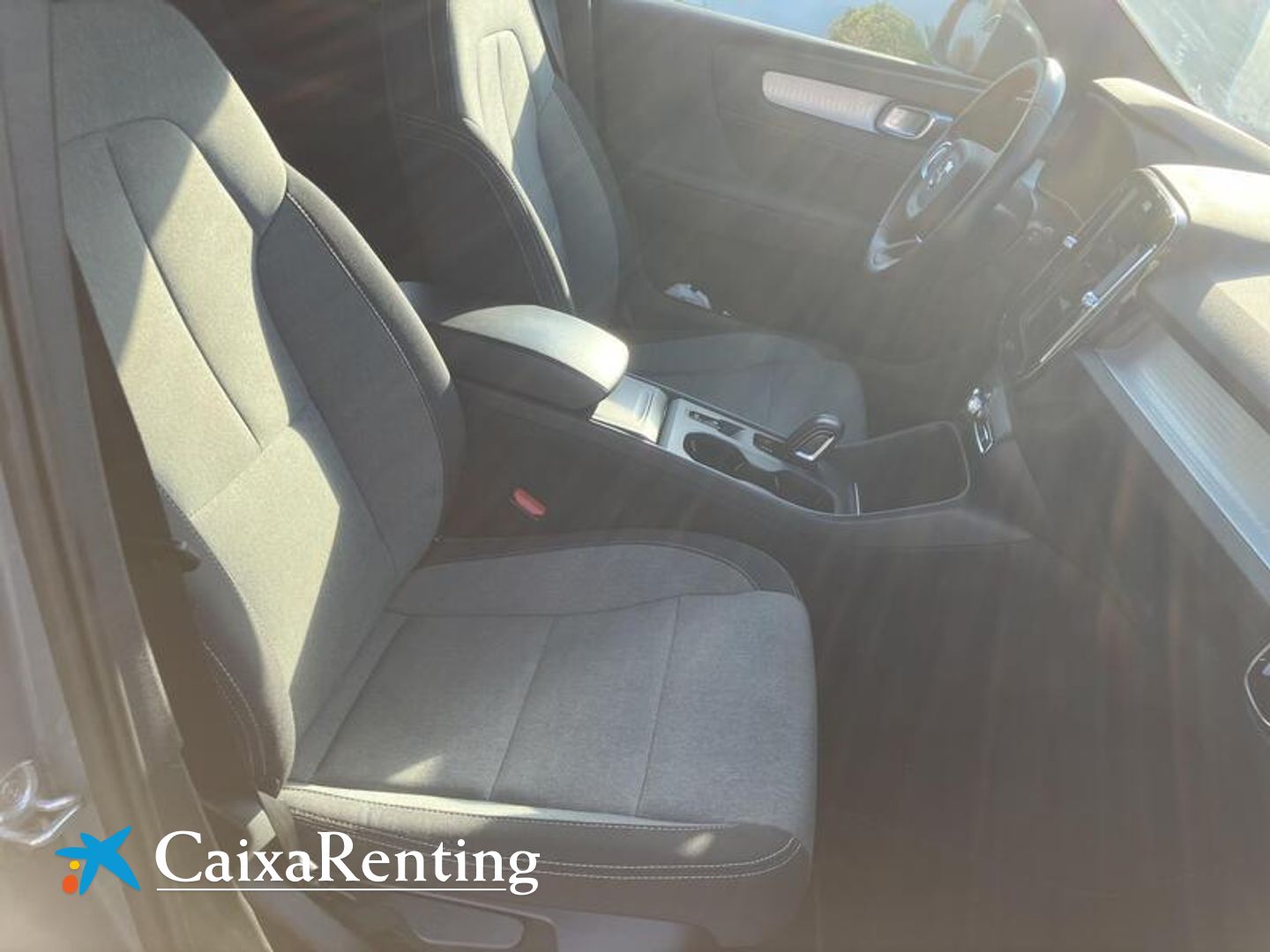 Volvo XC40 T2 Momentum Pro Auto 95 kW (129 CV)