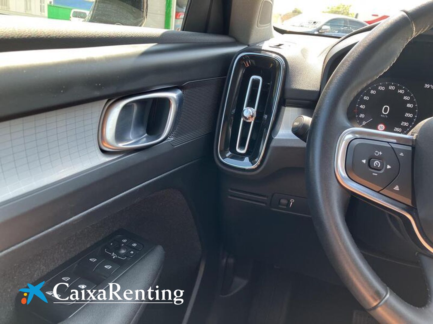 Volvo XC40 T2 Momentum Pro Auto 95 kW (129 CV)