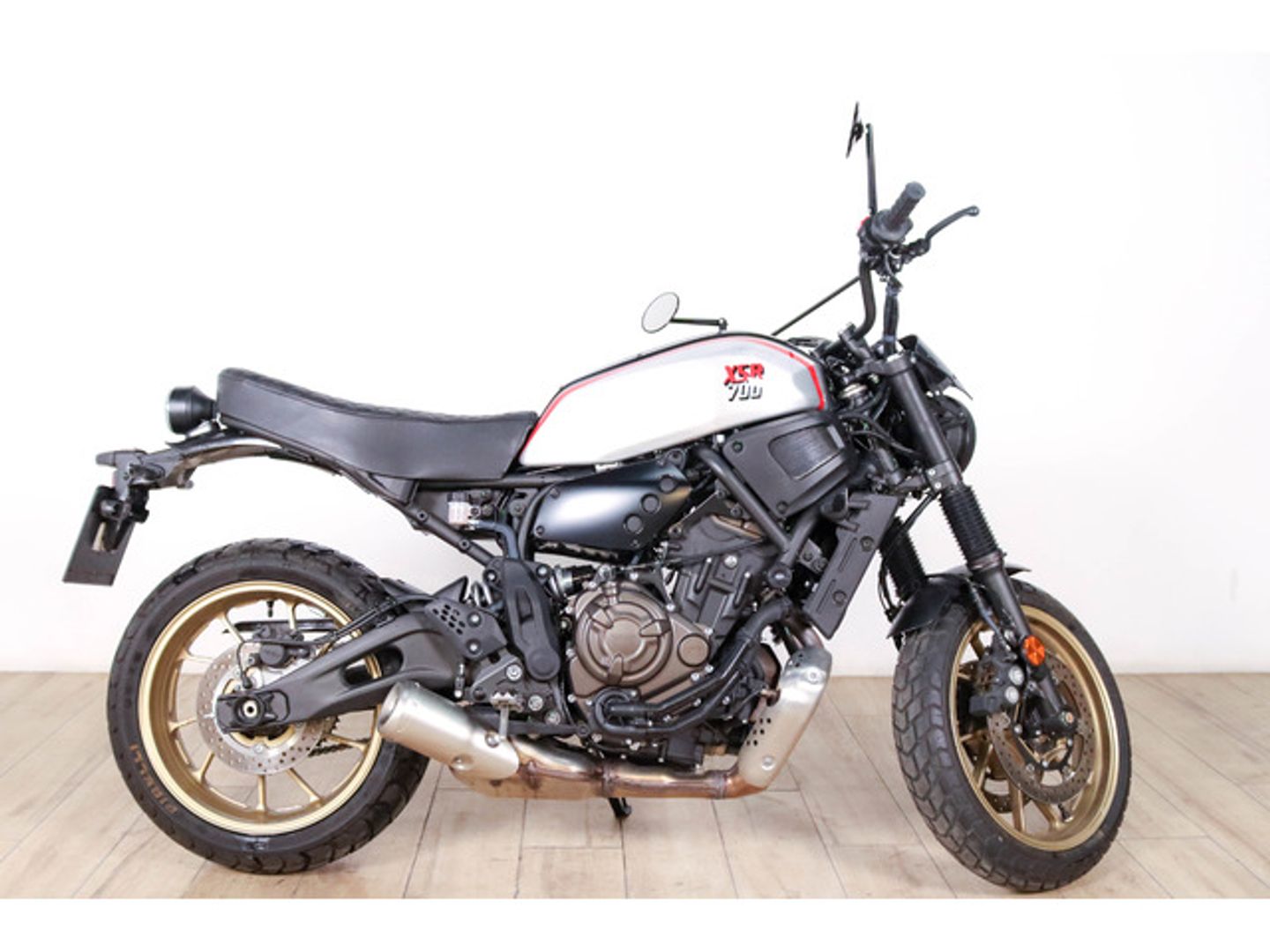Yamaha XSR700 XTribute Blanco Motorcycle