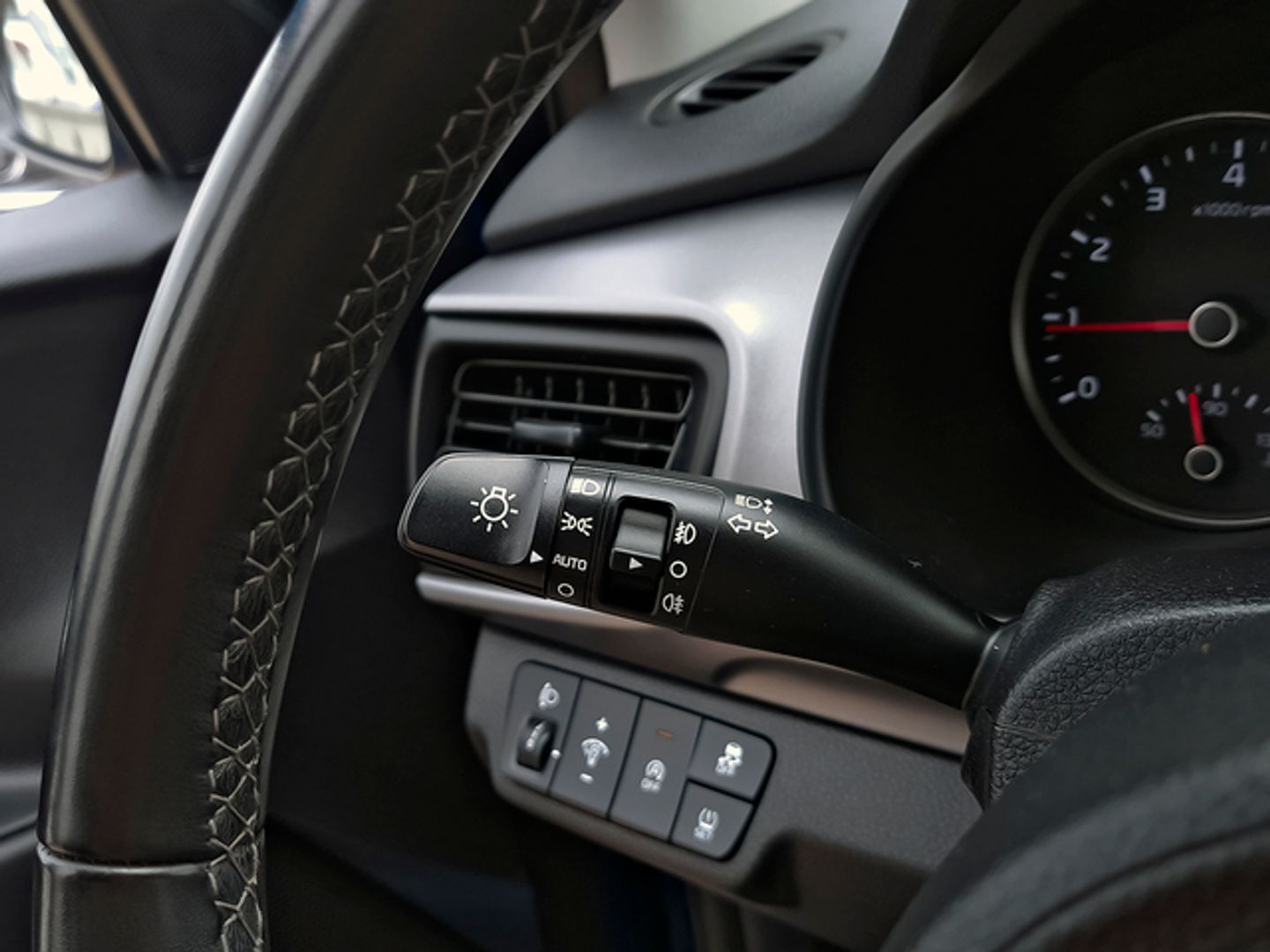 Kia Stonic 1.0 T-GDi MHEV iMT Concept 74 kW (100 CV)