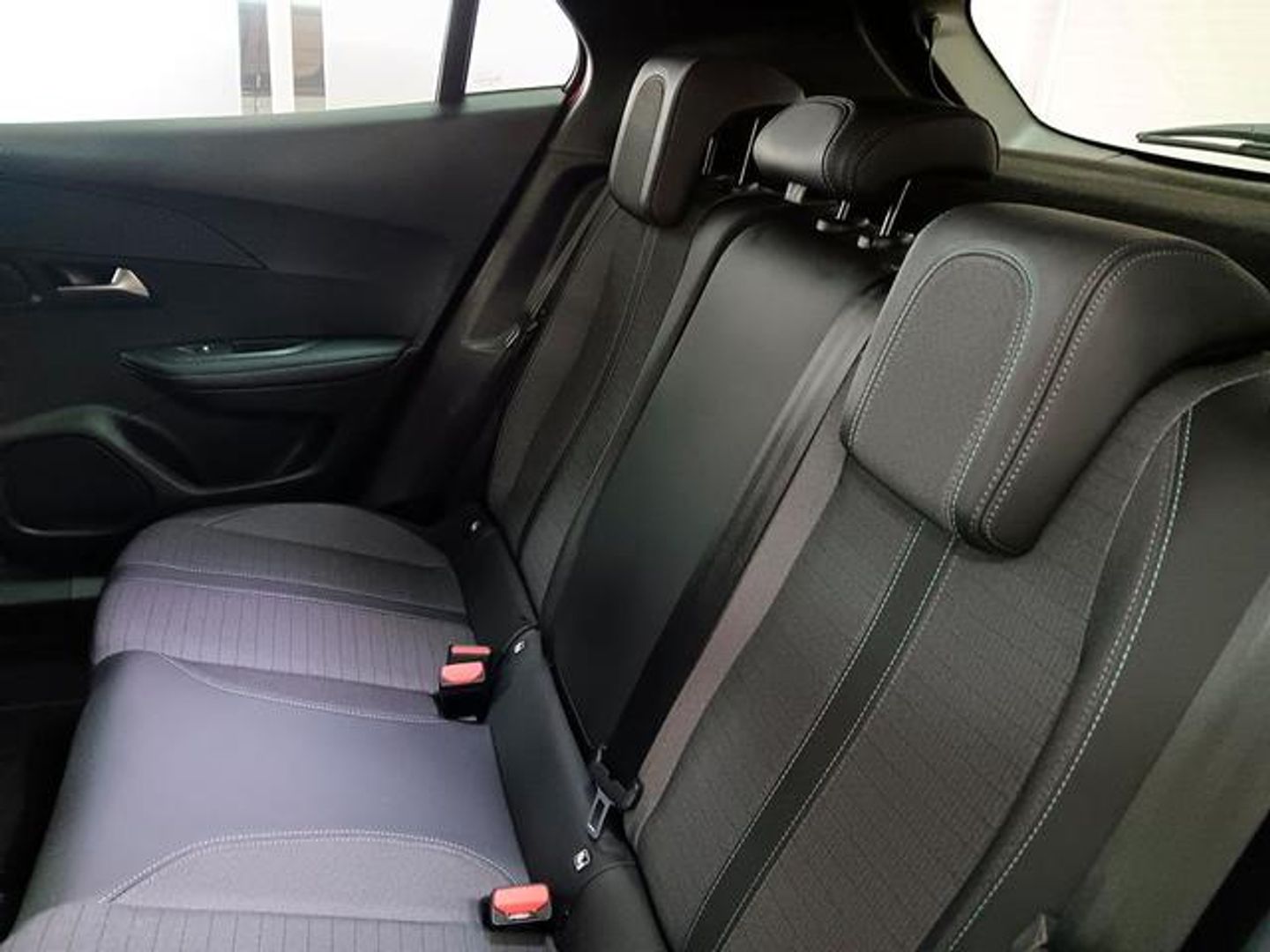 Peugeot 2008 PureTech 130 S&S Allure Pack EAT8 96 kW (130 CV)