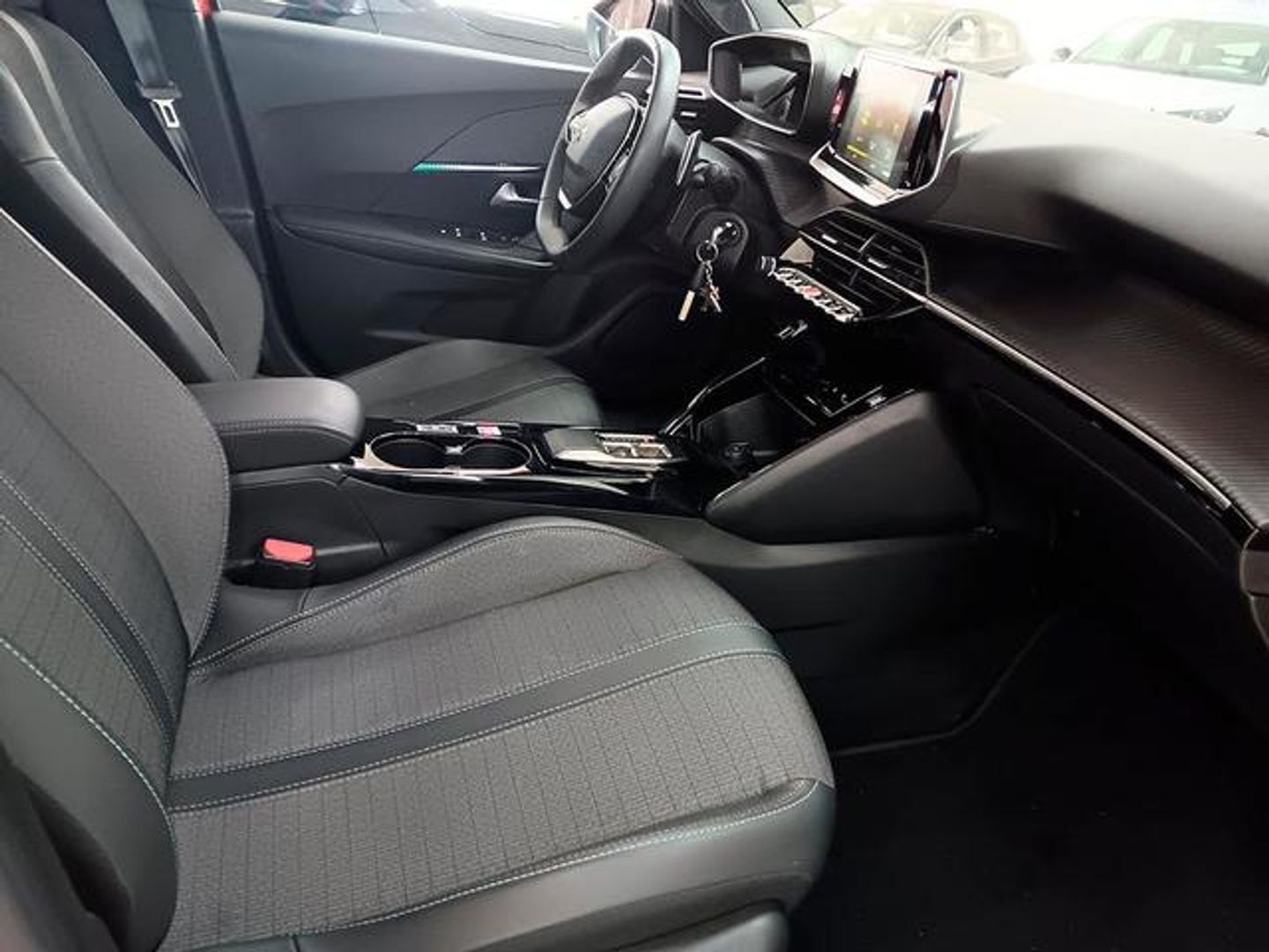 Peugeot 2008 PureTech 130 S&S Allure Pack EAT8 96 kW (130 CV)