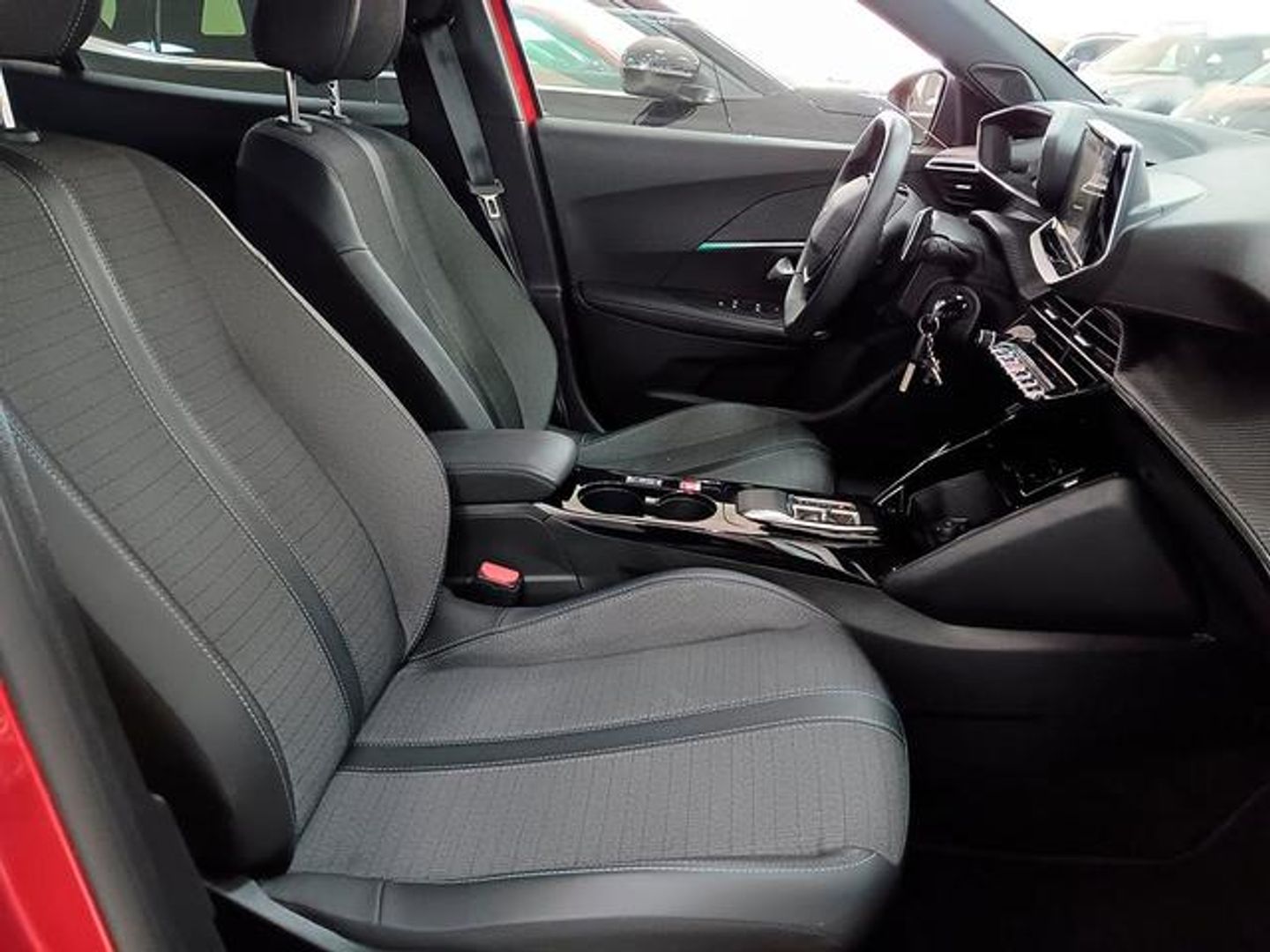 Peugeot 2008 PureTech 130 S&S Allure Pack EAT8 96 kW (130 CV)
