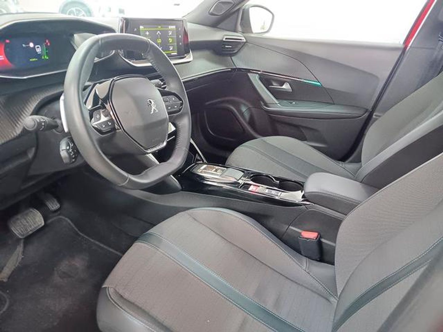 Peugeot 2008 PureTech 130 S&S Allure Pack EAT8 96 kW (130 CV)