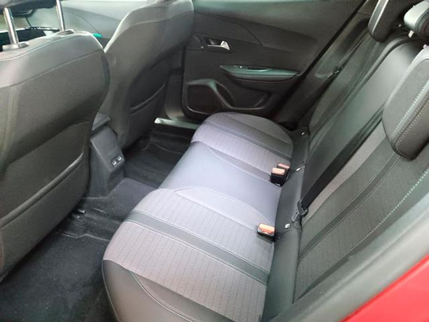 Peugeot 2008 PureTech 130 S&S Allure Pack EAT8 96 kW (130 CV)