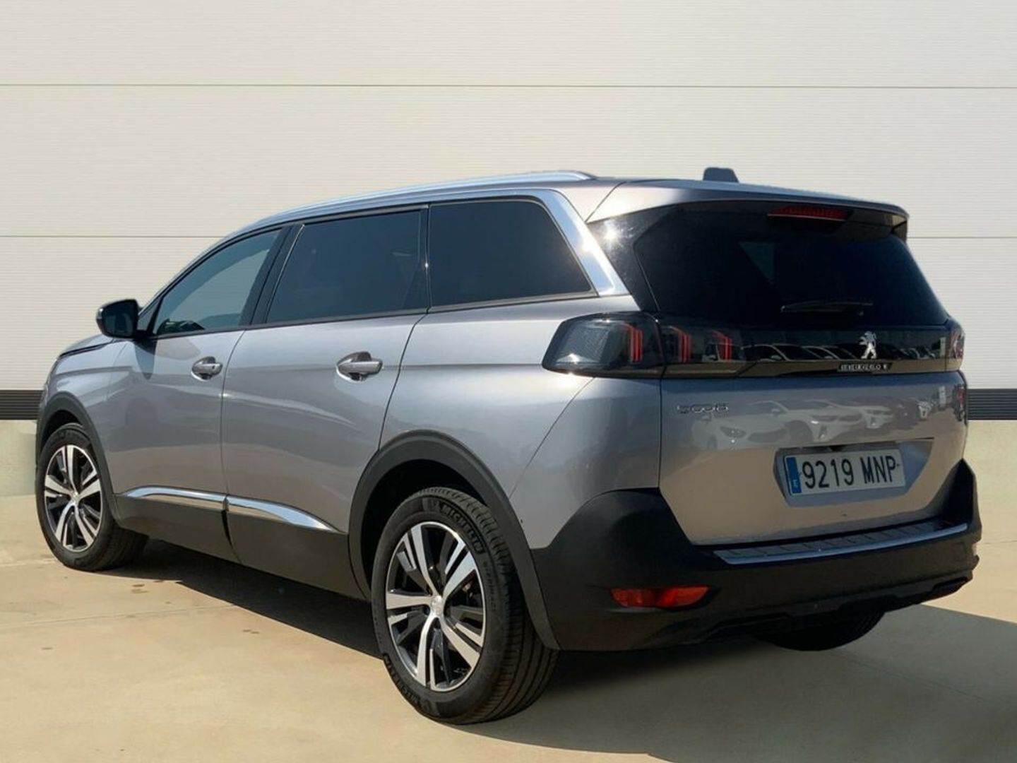 Peugeot 5008 Hybrid 1.2 Allure Pack eDCS6 100 kW (136 CV)