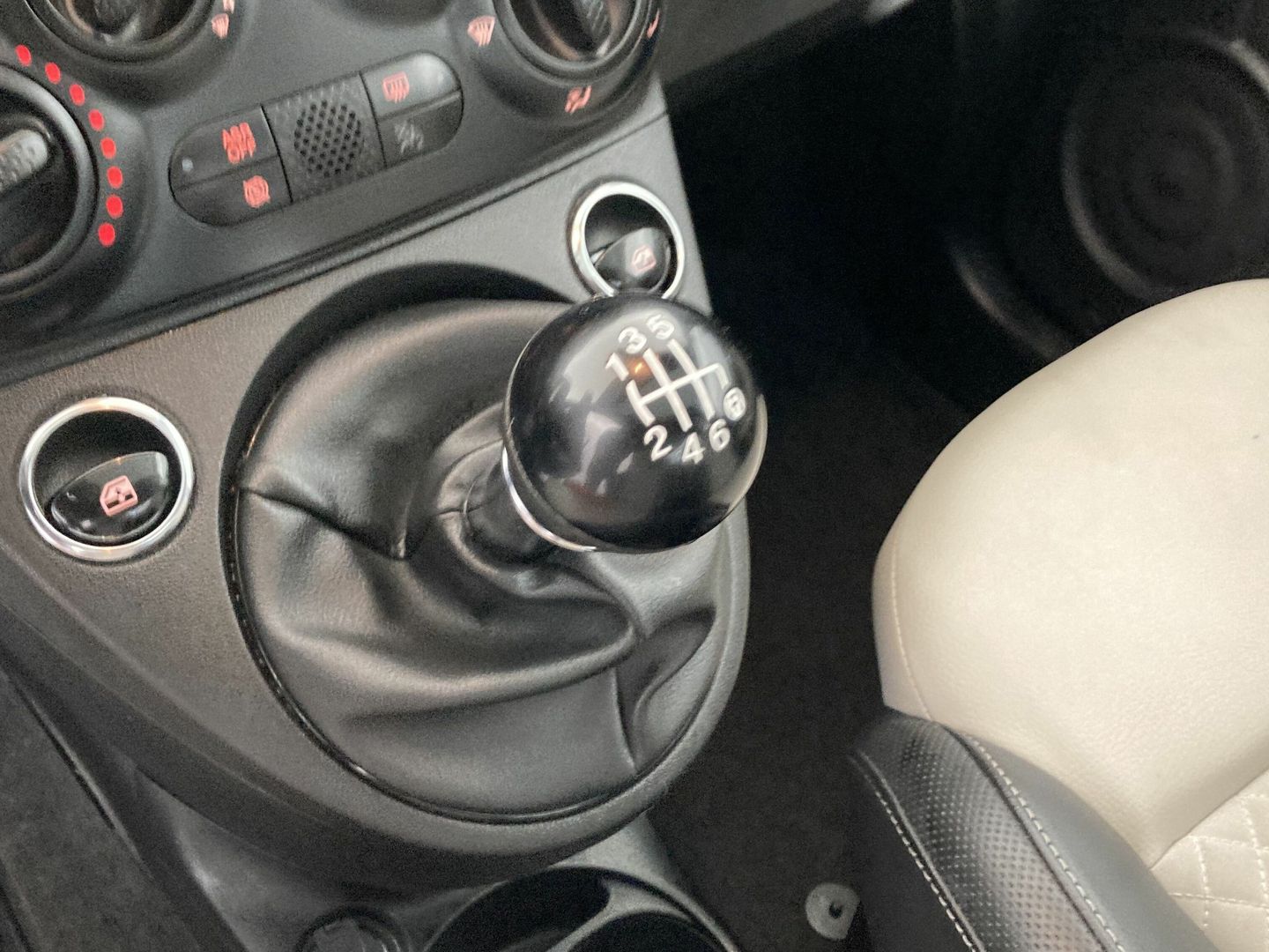Fiat 500 1.0 Hybrid Dolcevita 51 kW (70 CV)