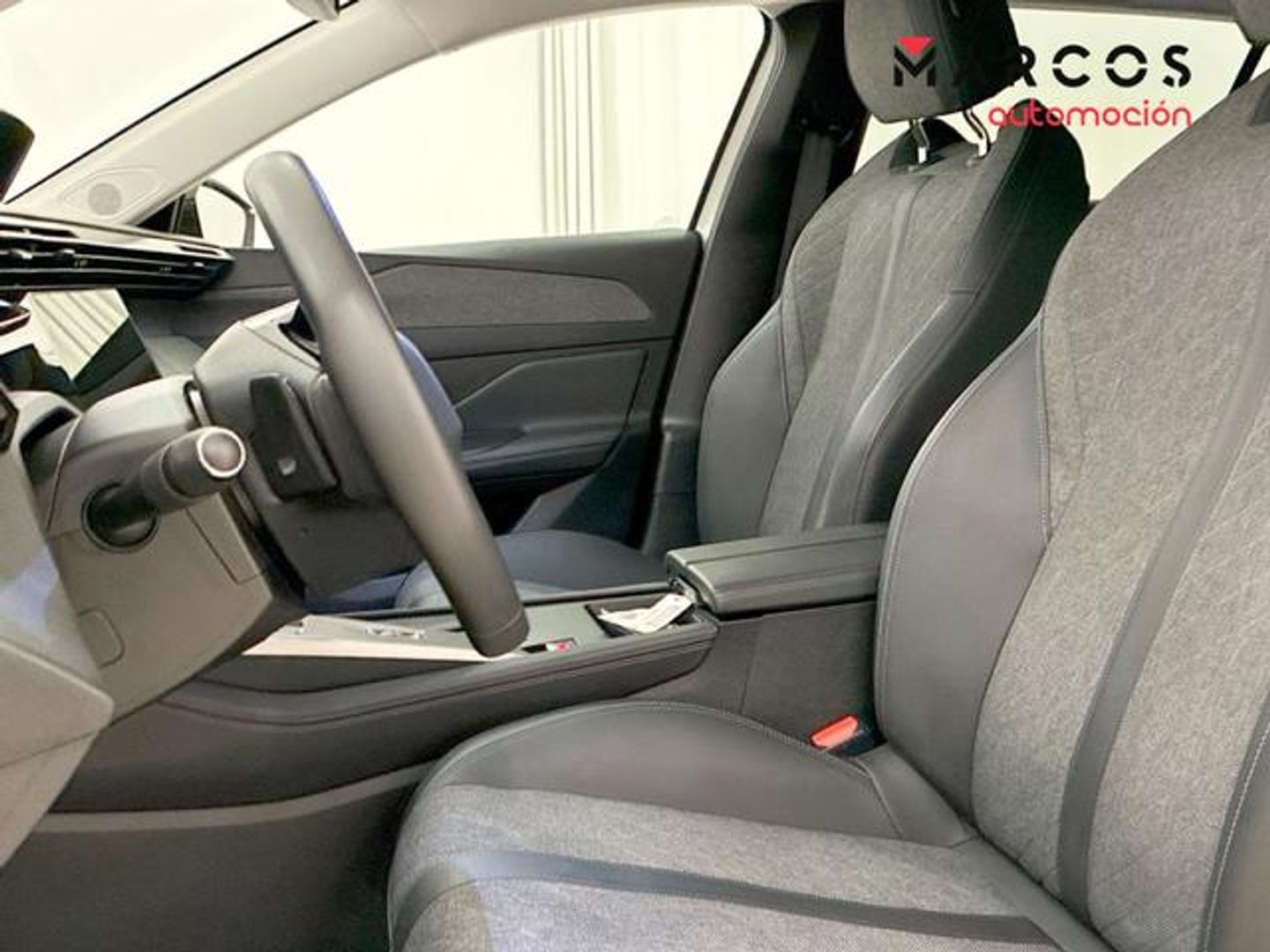 Peugeot 408 Puretech 130 Allure Pack EAT8 96 kW (130 CV)