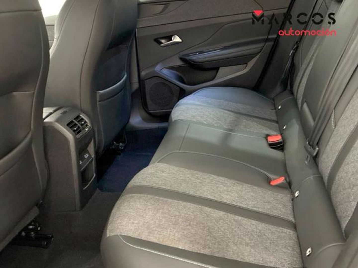 Peugeot 408 Puretech 130 Allure Pack EAT8 96 kW (130 CV)