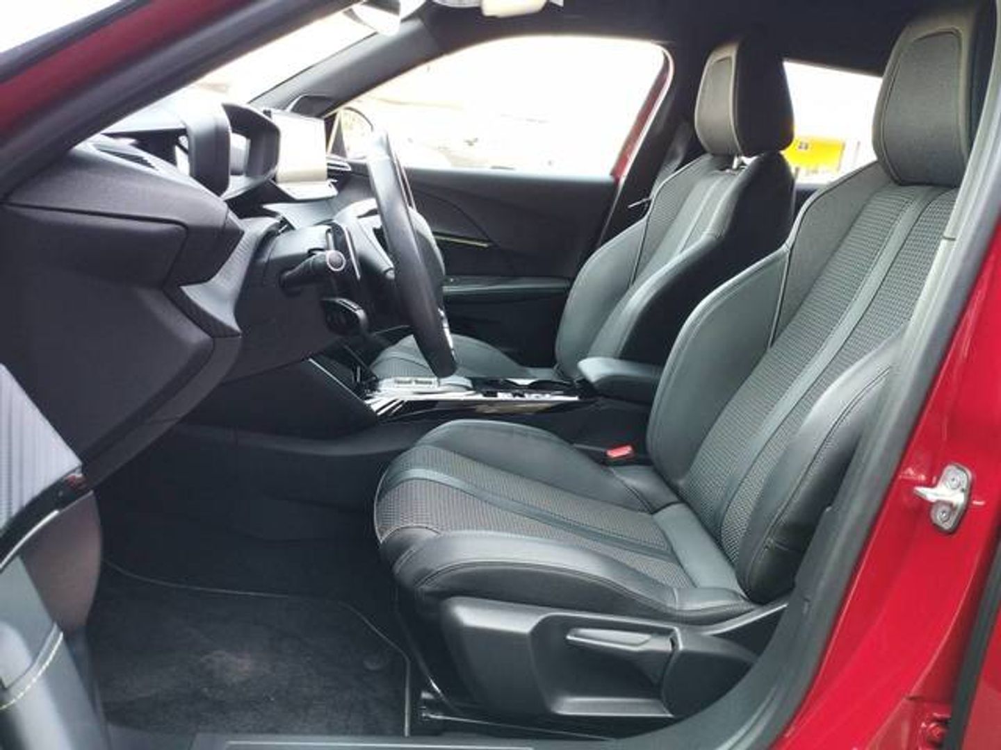 Peugeot 2008 BlueHDi 130 S&S GT EAT8 96 kW (130 CV)
