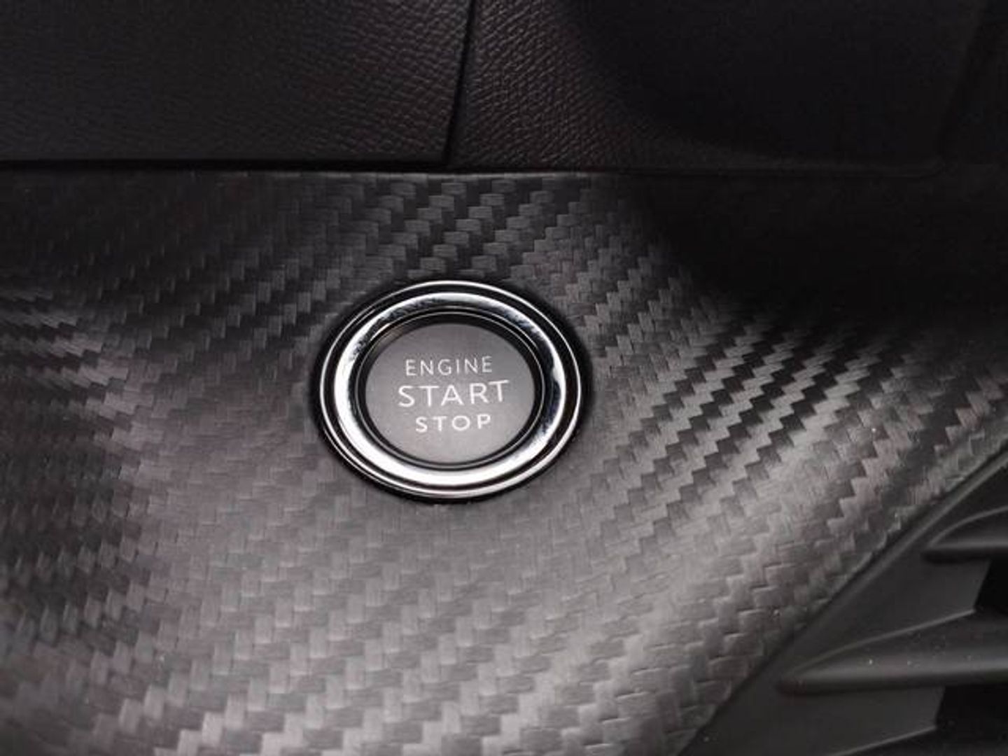 Peugeot 2008 BlueHDi 130 S&S GT EAT8 96 kW (130 CV)