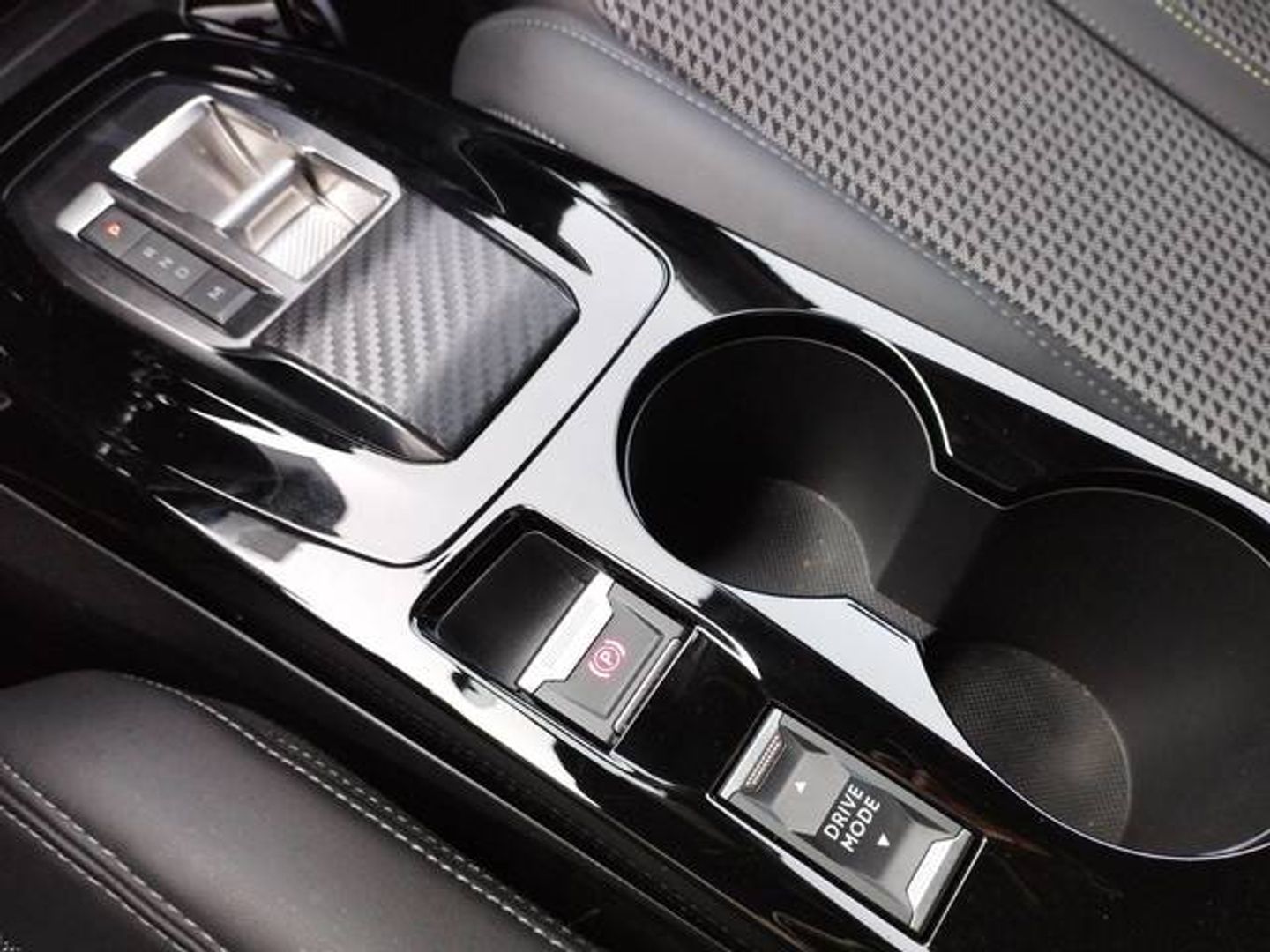 Peugeot 2008 BlueHDi 130 S&S GT EAT8 96 kW (130 CV)