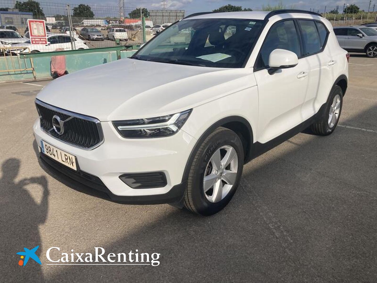 Volvo XC40 T2 Momentum Core 95 kW (129 CV) Blanco All Terrain / Pick-up