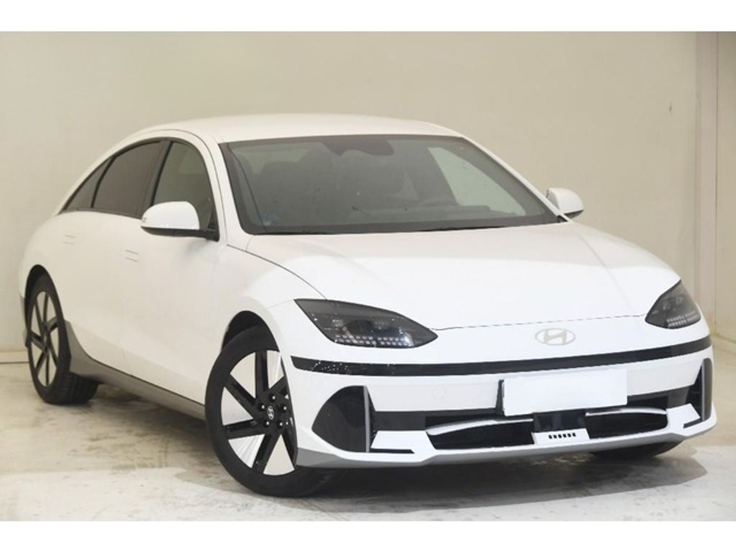 Hyundai Ioniq 6 77kWh Star RWD 168 kW (229 CV) Blanco Sedan