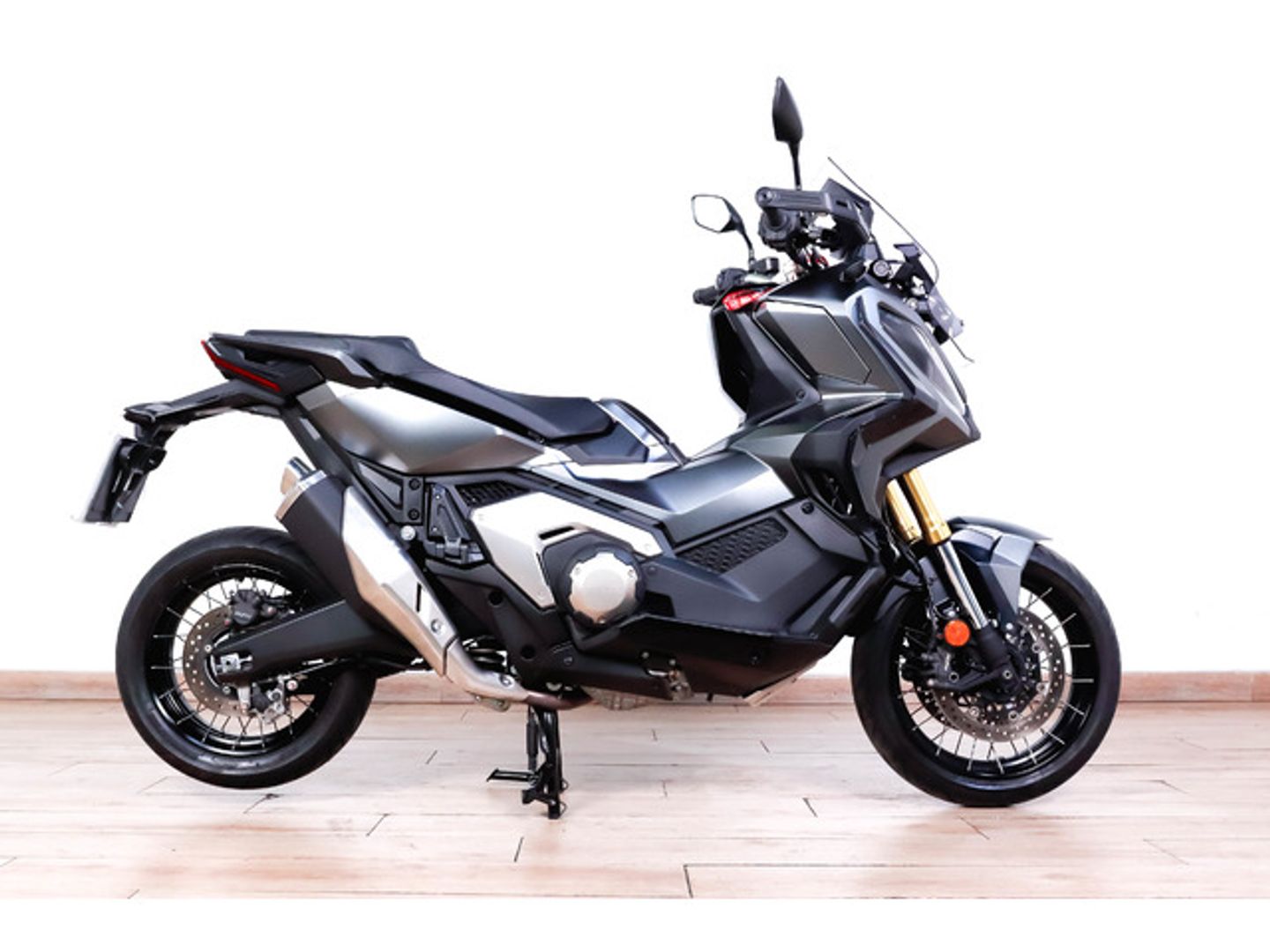 Honda X-ADV Gris Plata Motorcycle