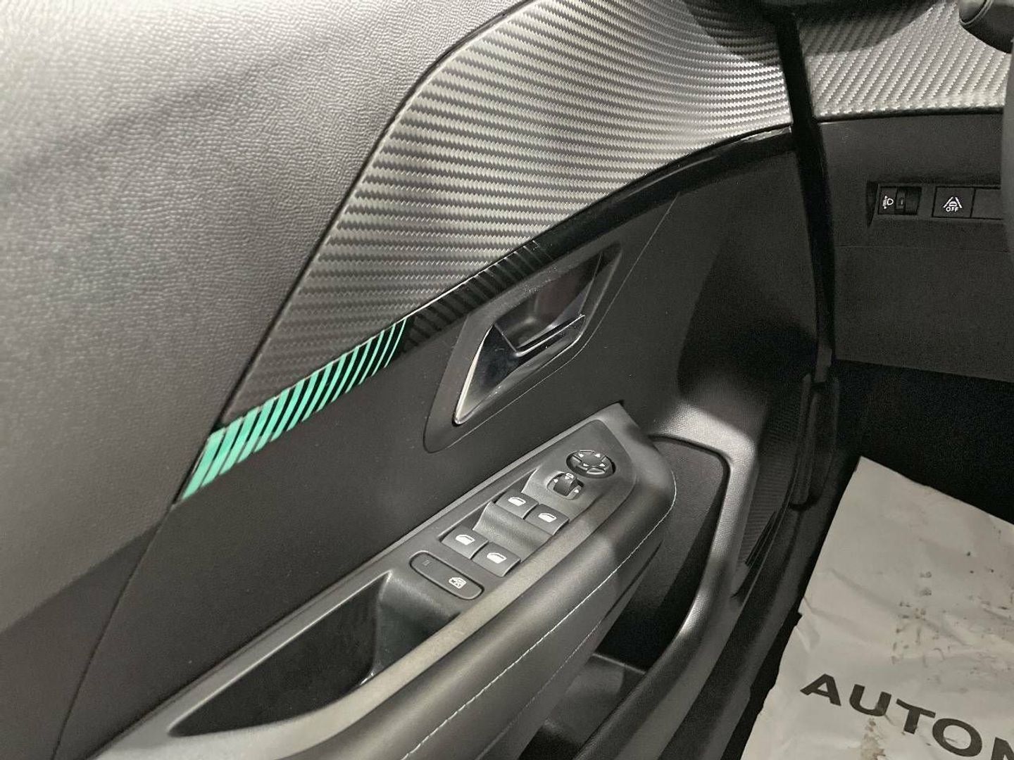 Peugeot 208 PureTech 100 Allure 75 kW (100 CV)
