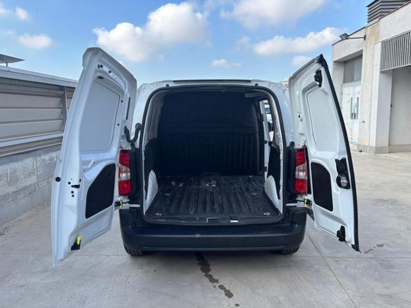 Peugeot Partner Furgon BlueHDi 100 Standard 600kg 75 kW (102 CV) Blanco Industrial