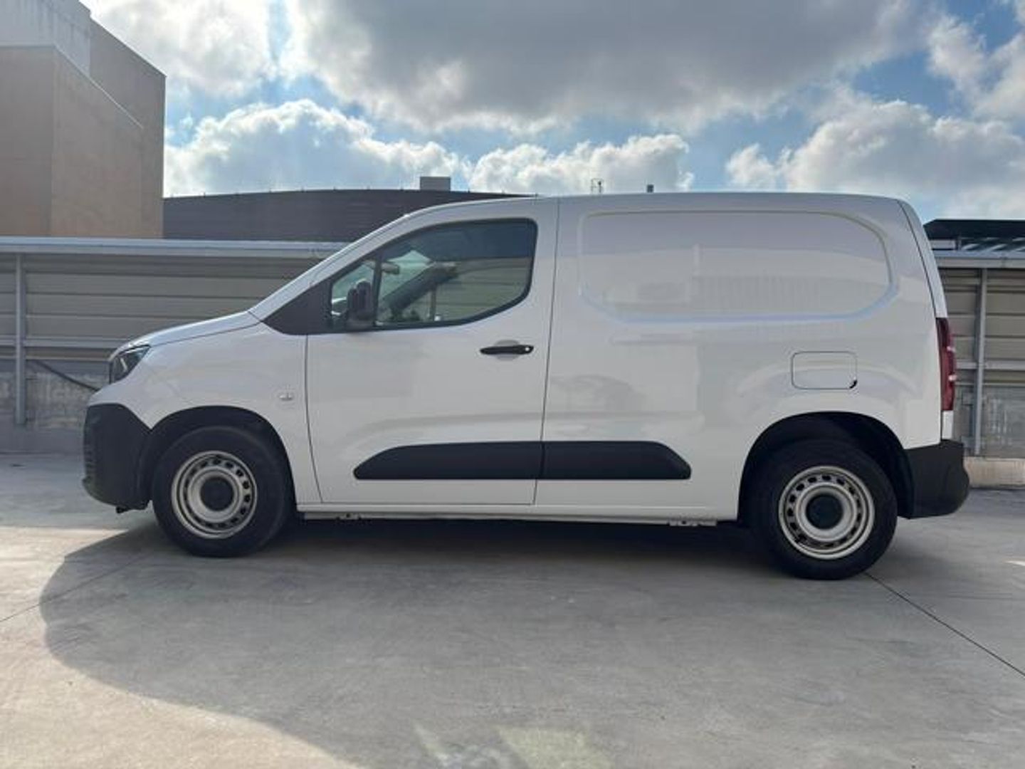 Peugeot Partner Furgon BlueHDi 100 Standard 600kg 75 kW (102 CV) Blanco Industrial