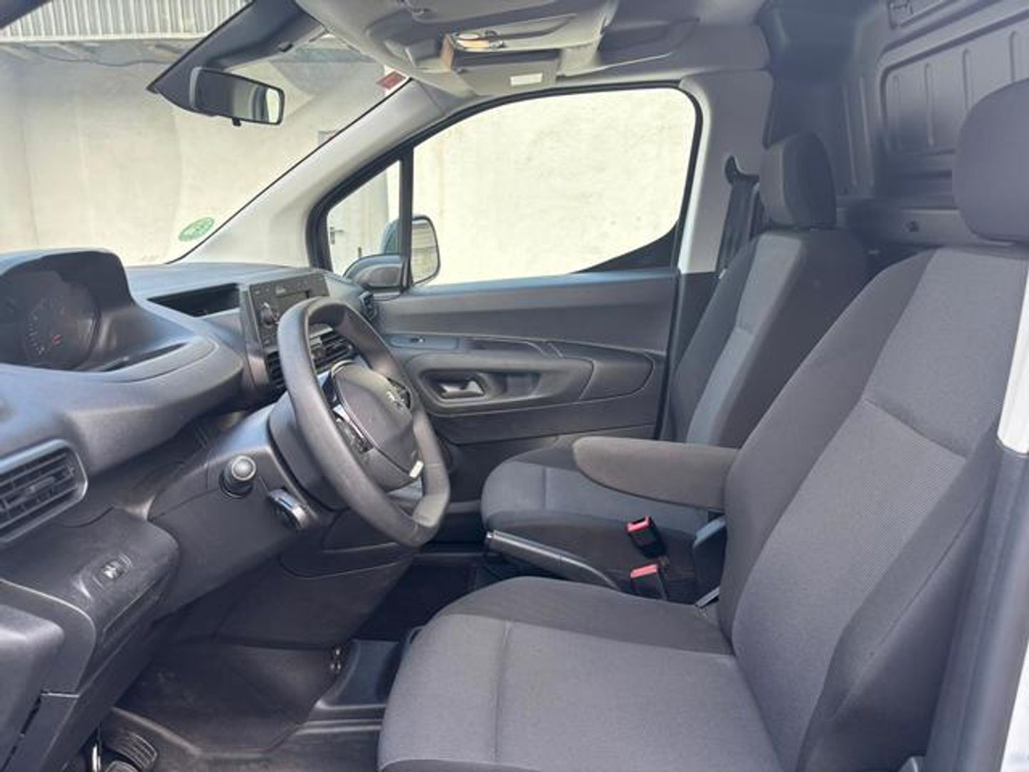 Peugeot Partner Furgon BlueHDi 100 Standard 600kg 75 kW (102 CV) Blanco Industrial