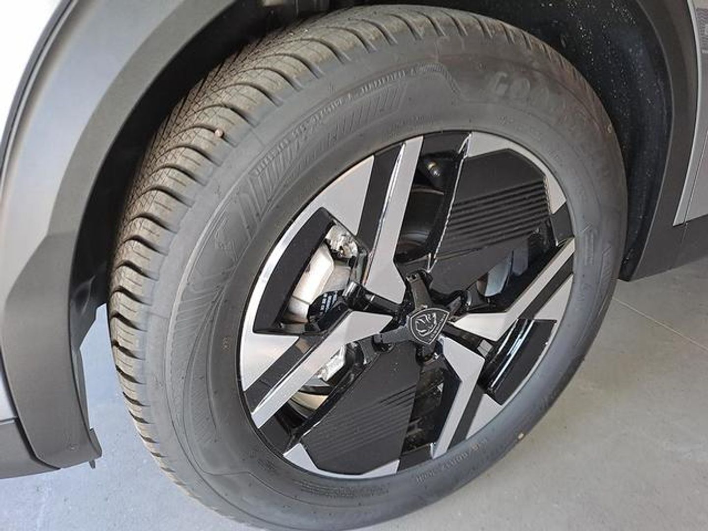 Peugeot 2008 Allure Hybrid eDCS6 107 kW (145 CV)