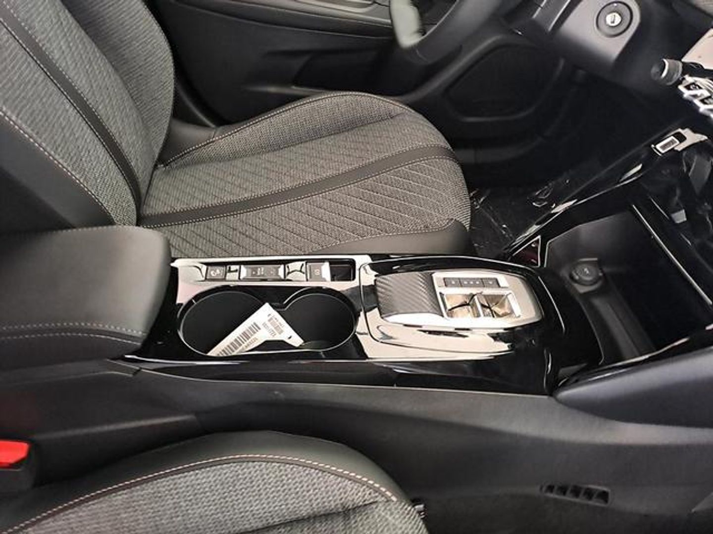 Peugeot 2008 Allure Hybrid eDCS6 107 kW (145 CV)