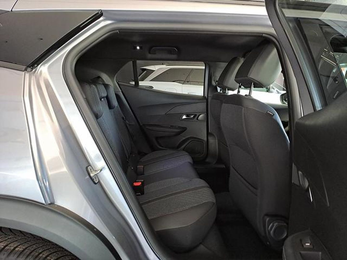 Peugeot 2008 Allure Hybrid eDCS6 107 kW (145 CV)