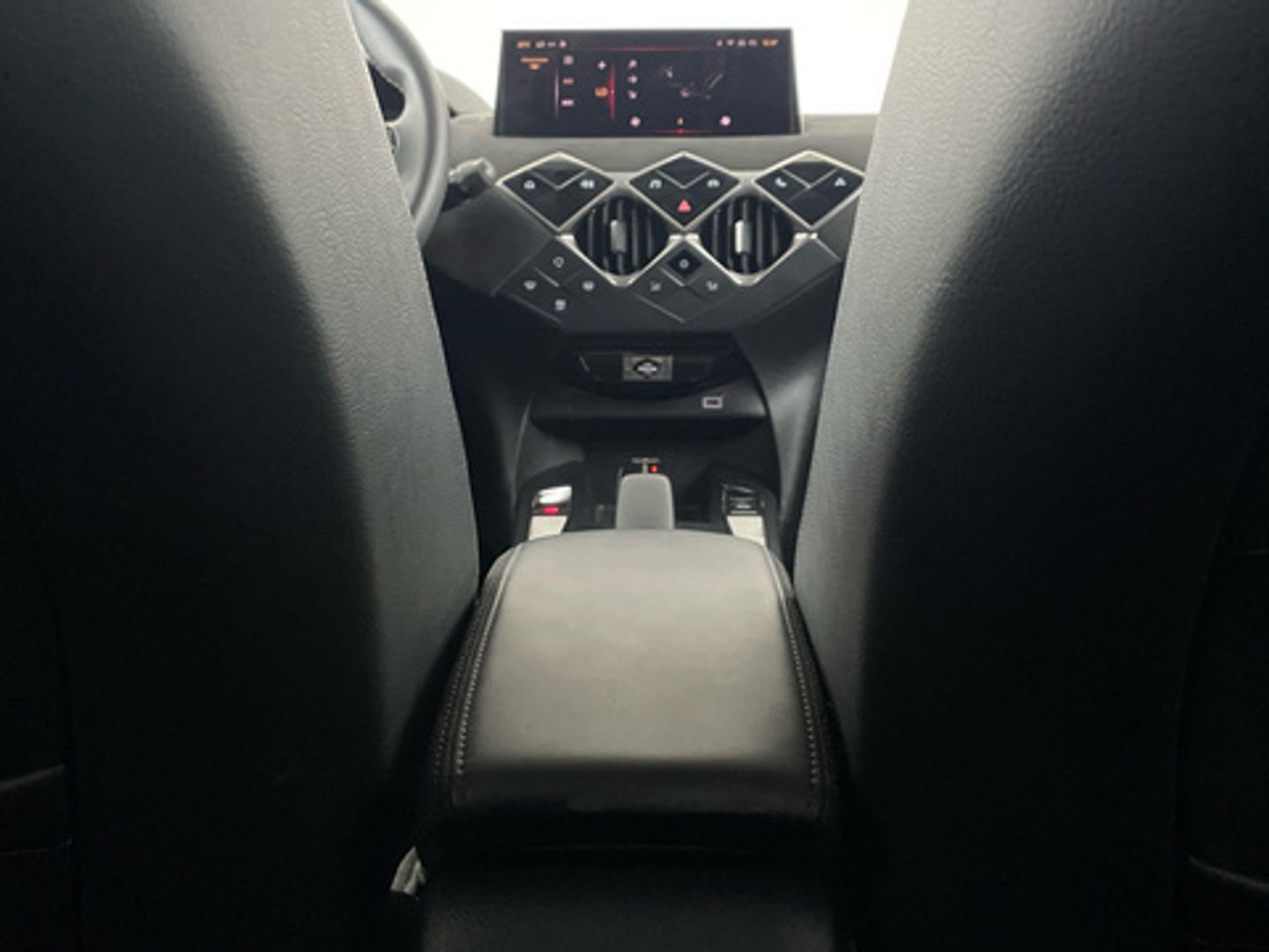 DS DS3 Crossback BlueHDi 130 Performance Line Auto 96 kW (131 CV)
