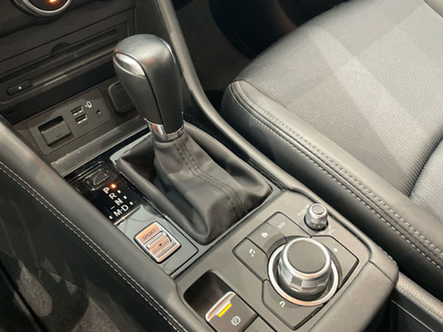 Mazda CX-3 2.0 G Zenith 2WD AT 89 kW (121 CV)