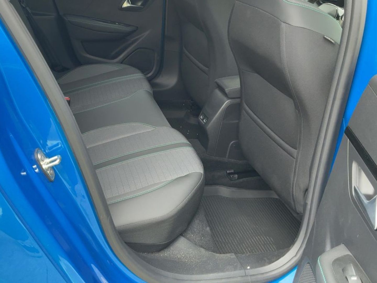 Peugeot 208 PureTech 100 Allure Pack EAT8 75 kW (100 CV)