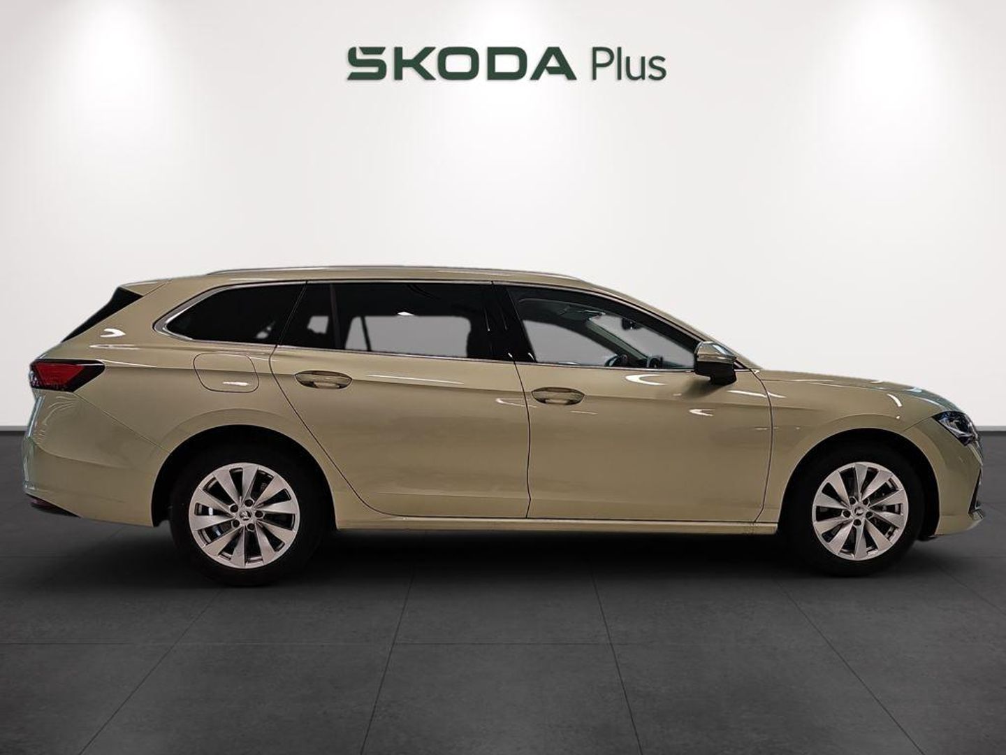 Skoda Superb Combi 1.5 TSI m-HEV Selection DSG 110 kW (150 CV)