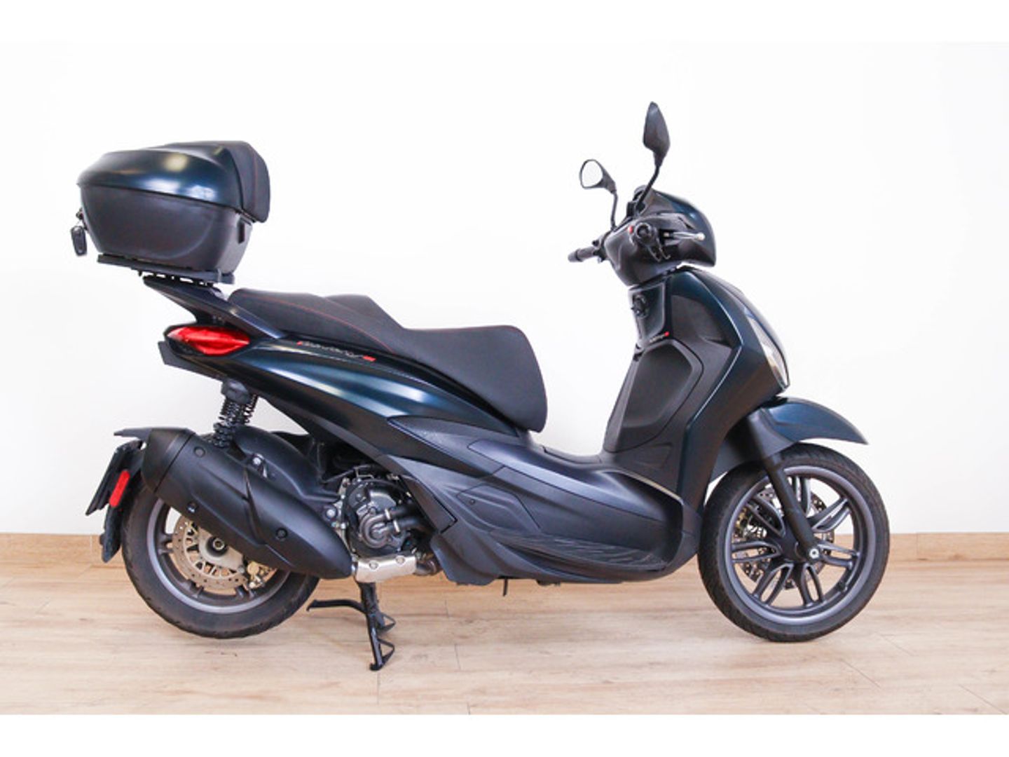 Piaggio Beverly 300 HPE S Negro Motorcycle