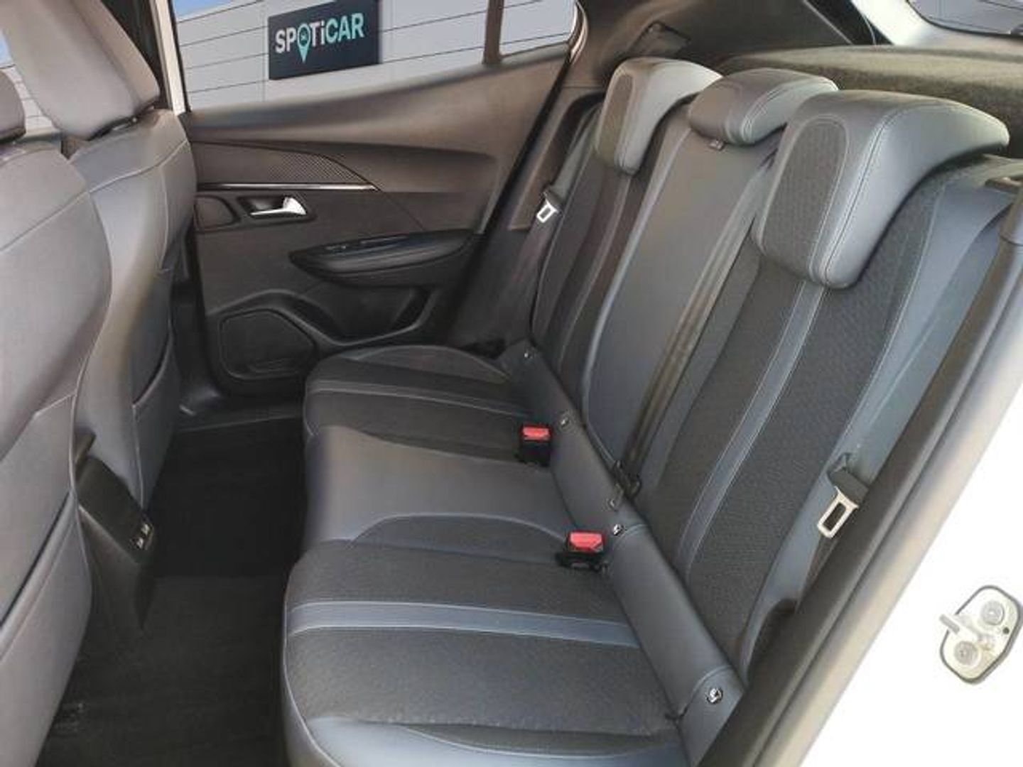 Peugeot 2008 BlueHDi 100 S&S Allure 74 kW (100 CV)