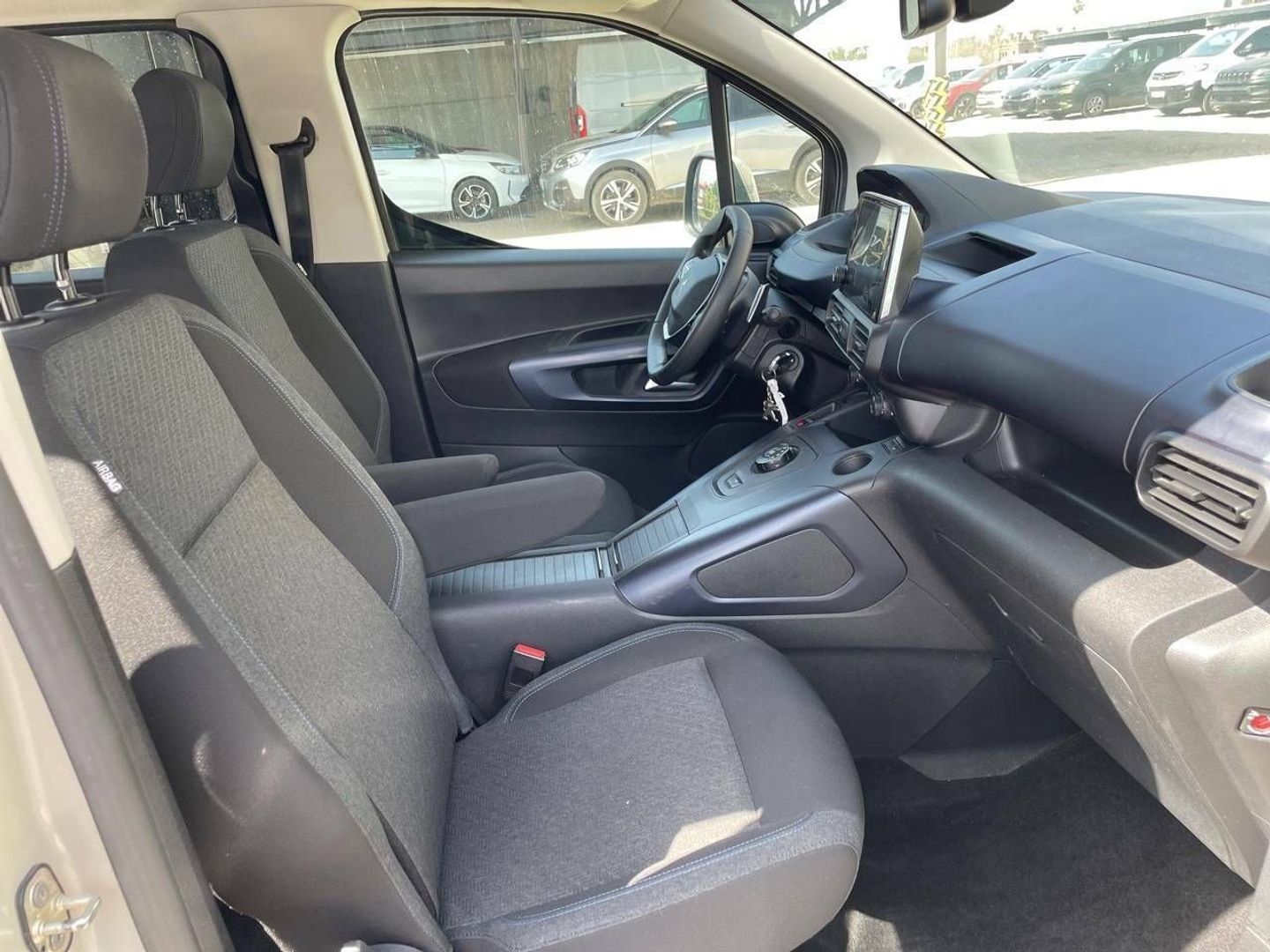 Peugeot Rifter Allure Standard PureTech EAT8 96 kW (130 CV)